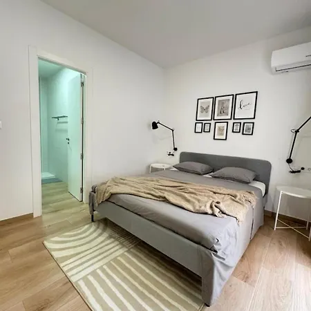 A Family With Terrace Apartment *