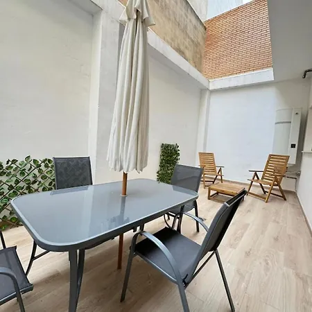 A Family With Terrace Apartamento